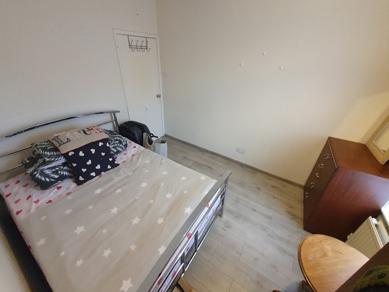Room Leonard Close in Sheffield