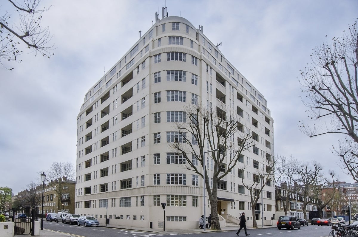 Flat Sloane Avenue in Greater London