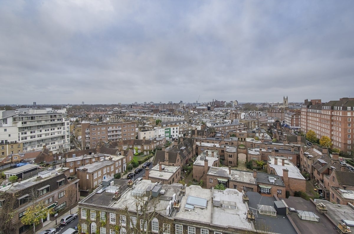 Flat Sloane Avenue in Greater London