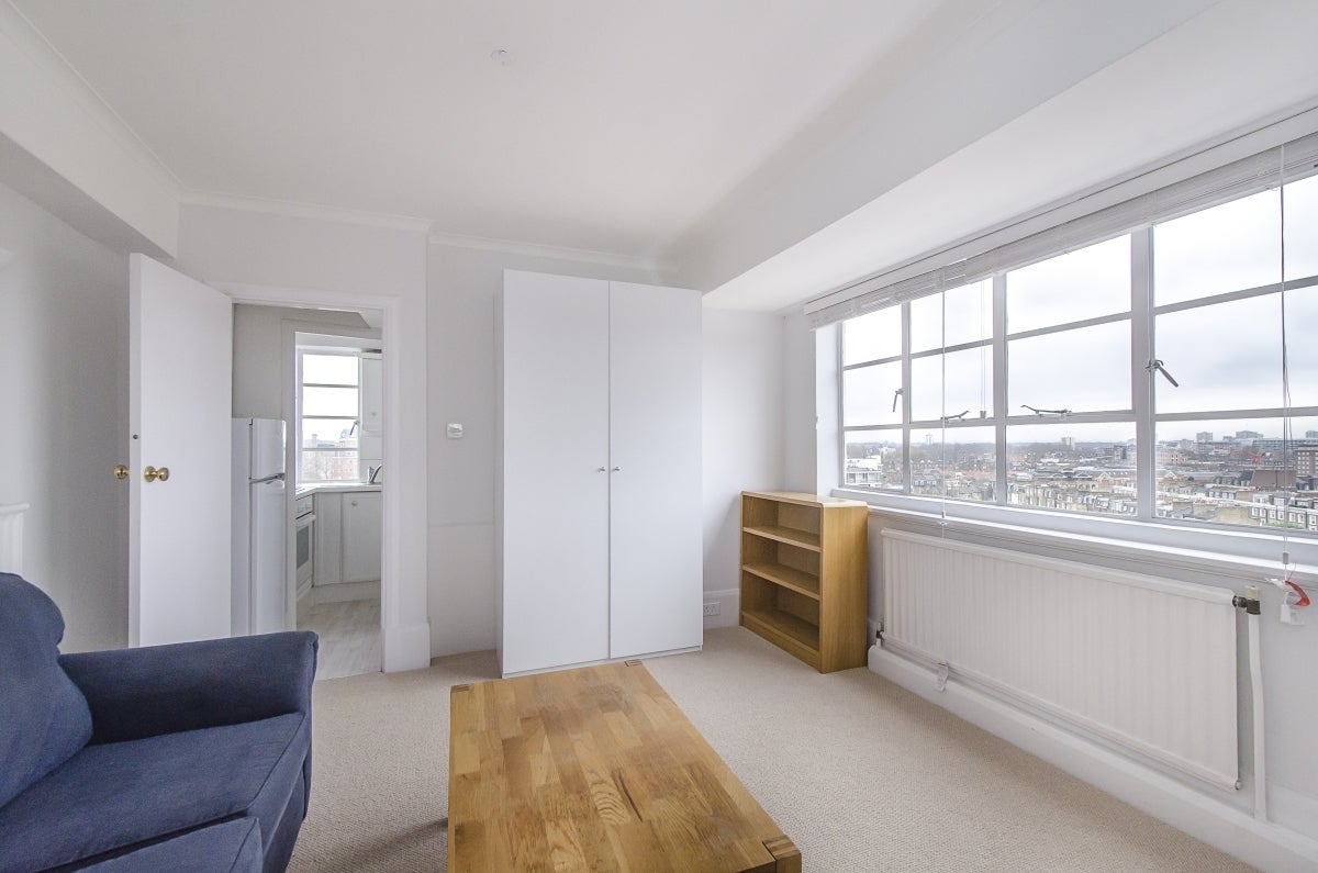 Flat Sloane Avenue in Greater London