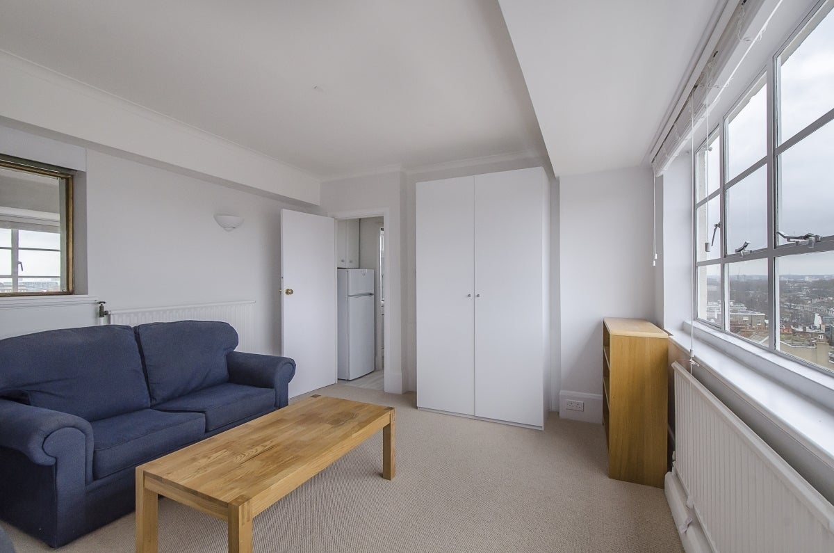 Flat Sloane Avenue in Greater London