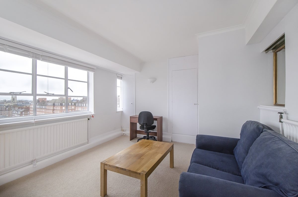 Flat Sloane Avenue in Greater London