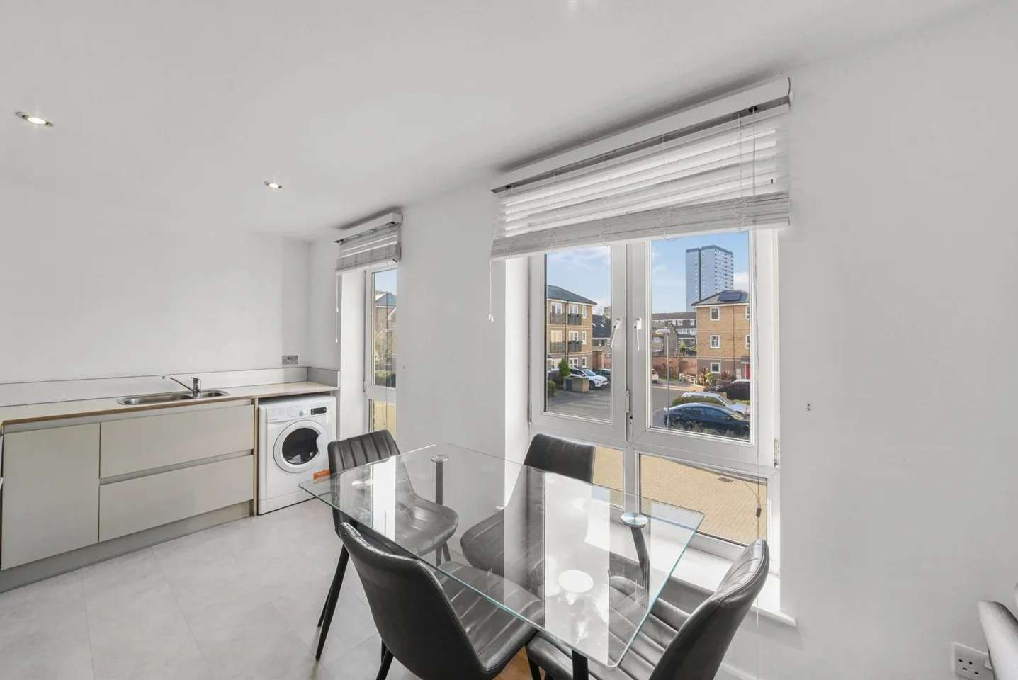 Flat Ordell Road in Greater London