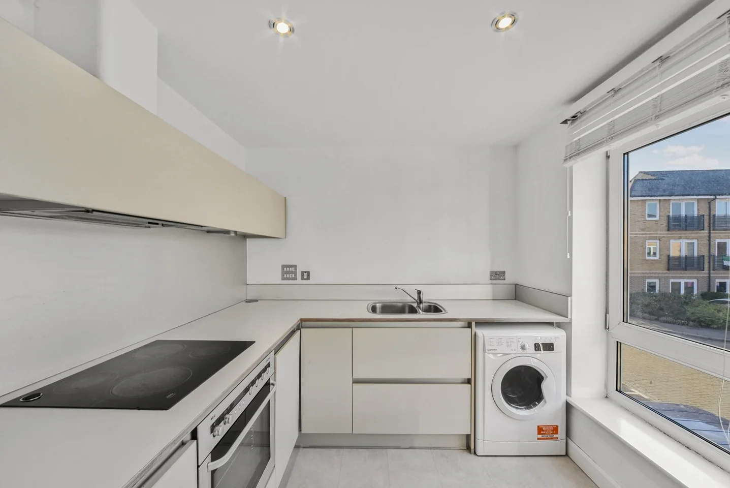 Flat Ordell Road in Greater London