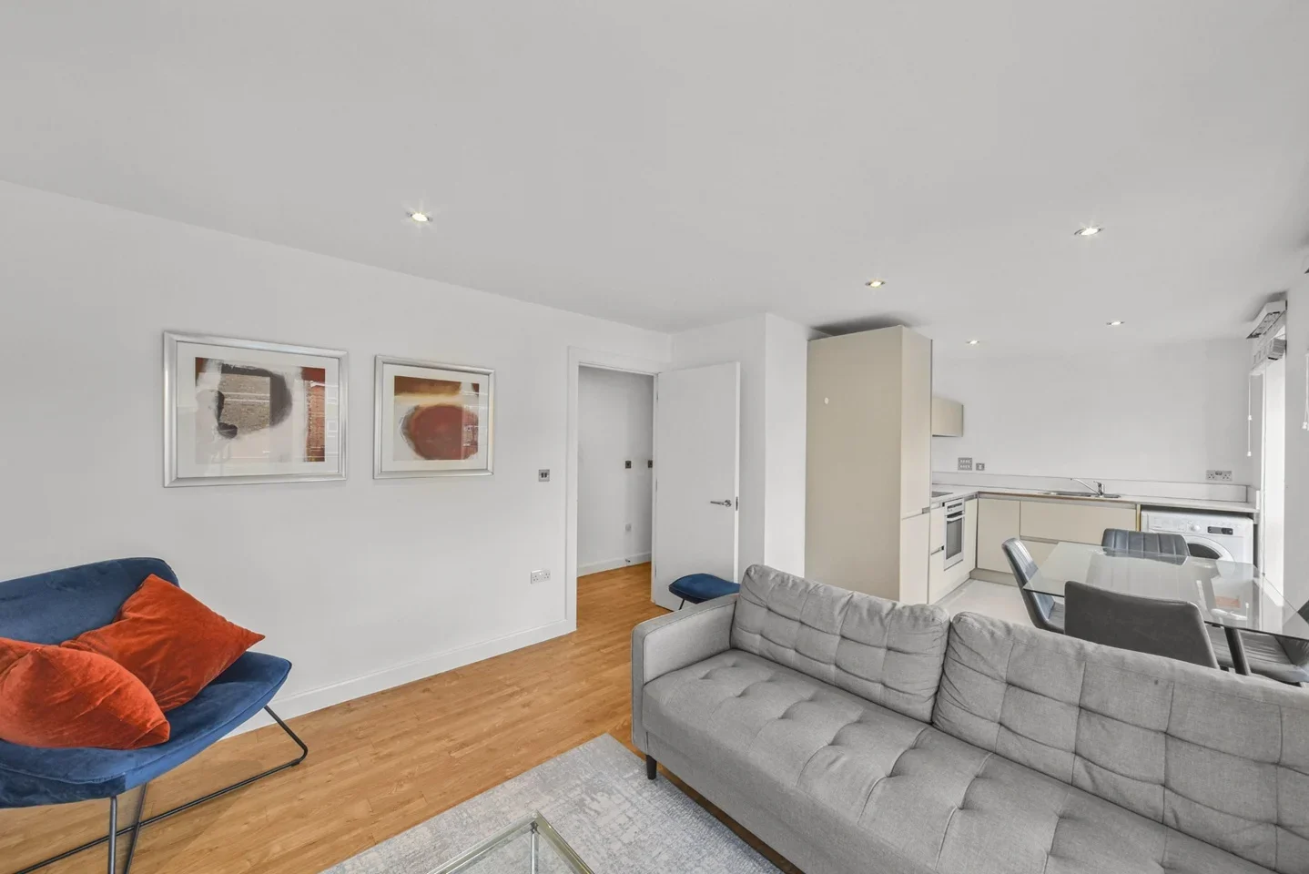 Flat Ordell Road in Greater London
