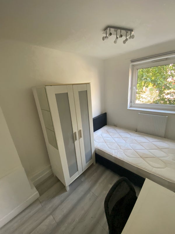 Room Cephas Street in Greater London