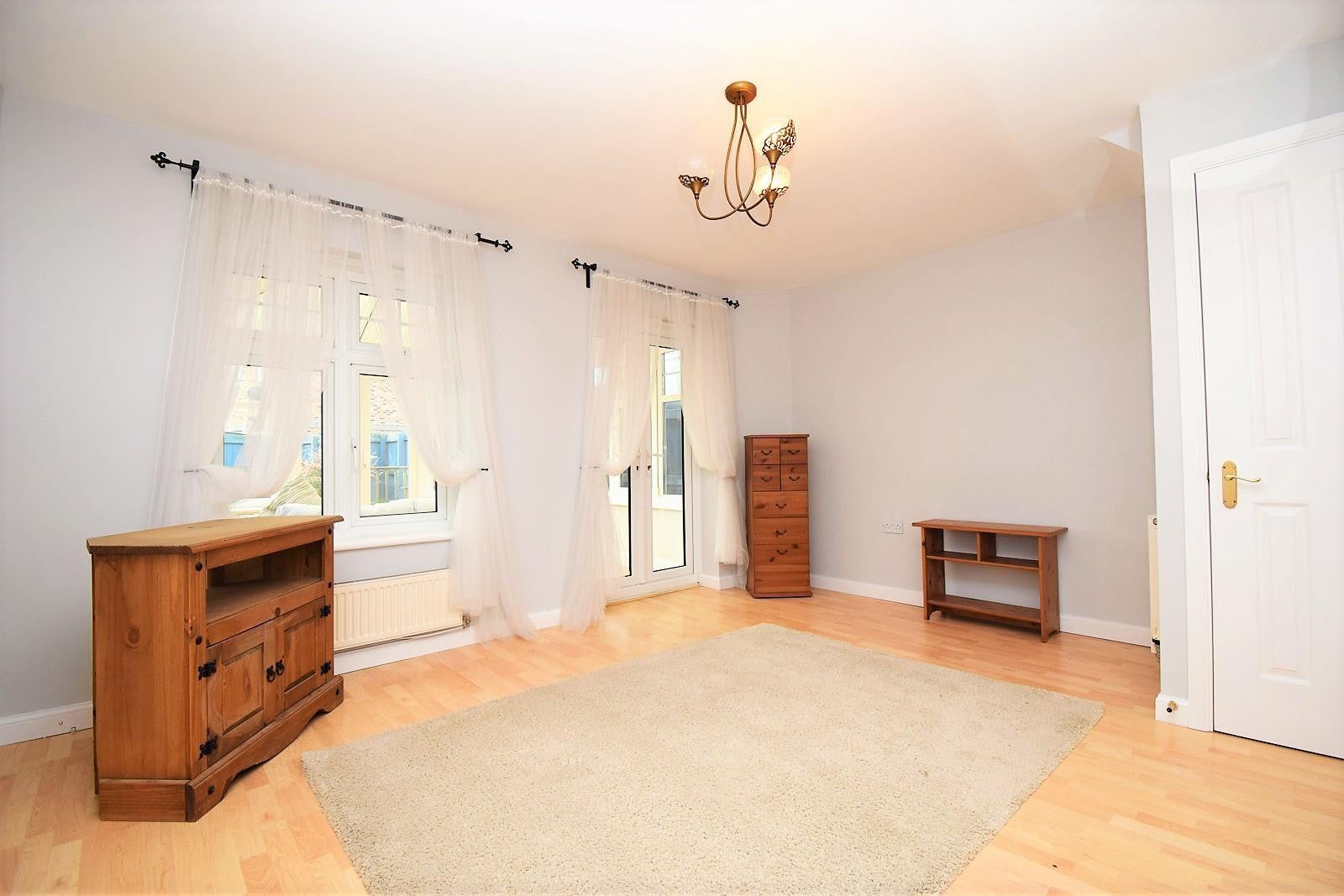 Flat West Farm Avenue in North Tyneside