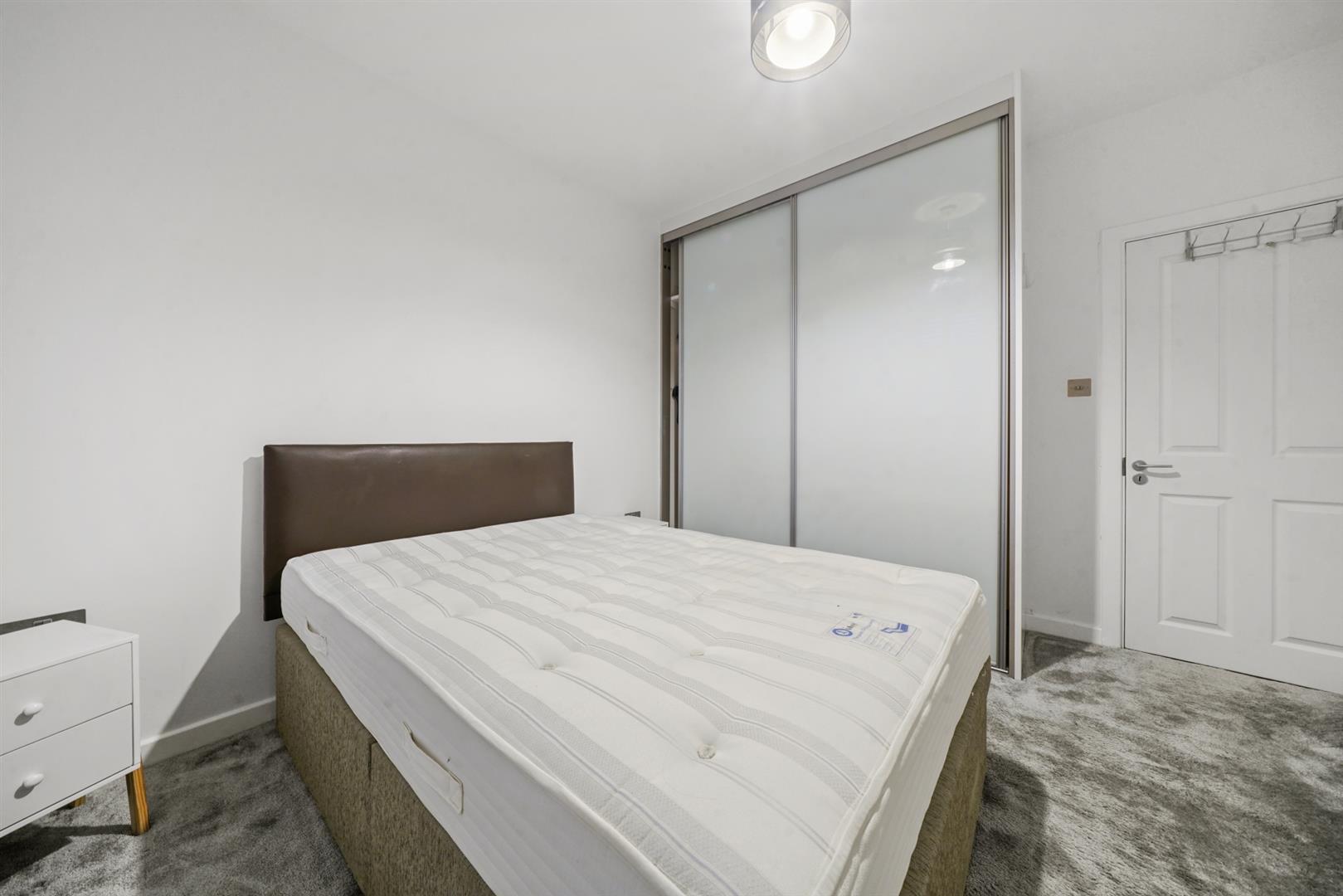Flat Ellen Street in Greater London