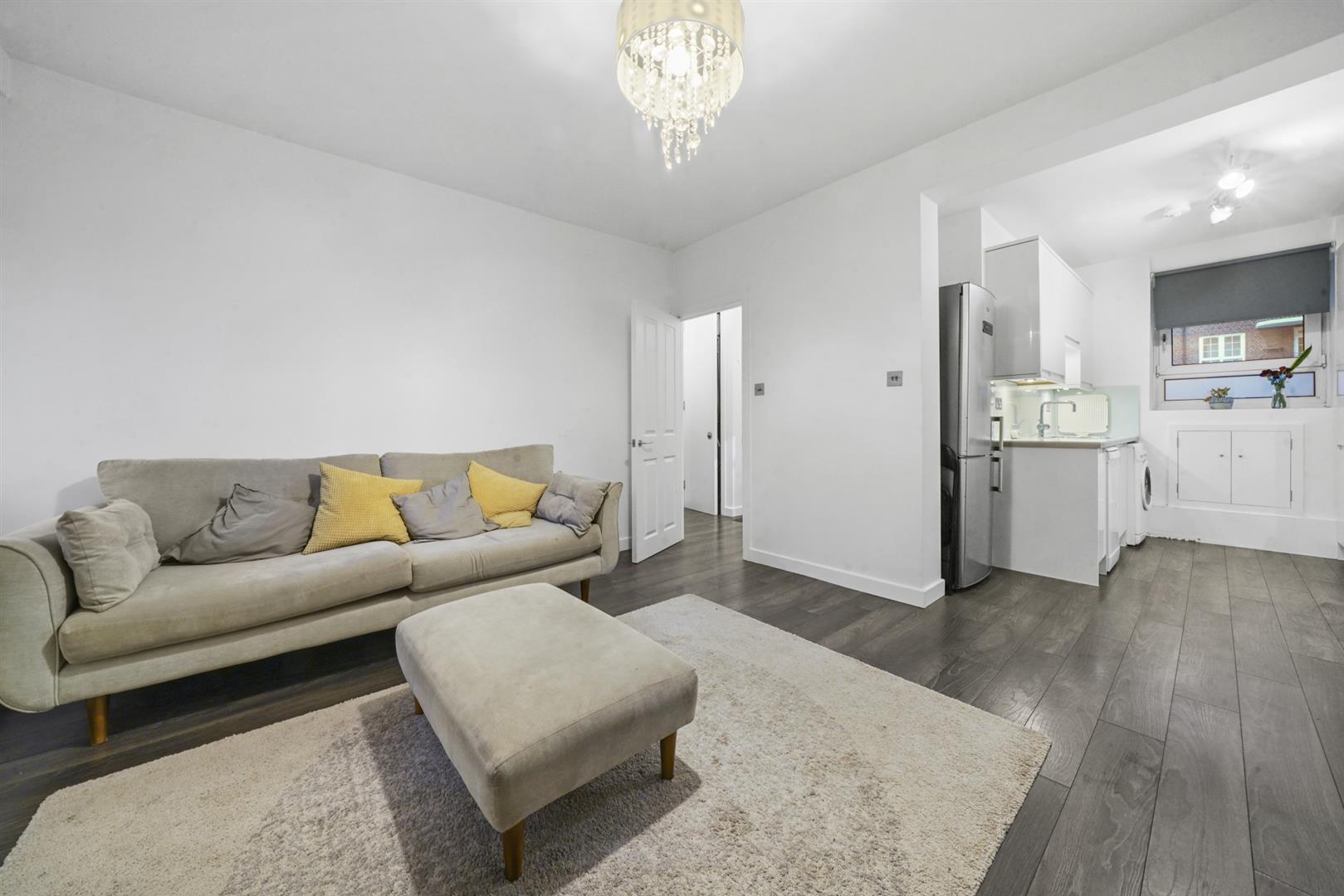 Flat Ellen Street in Greater London