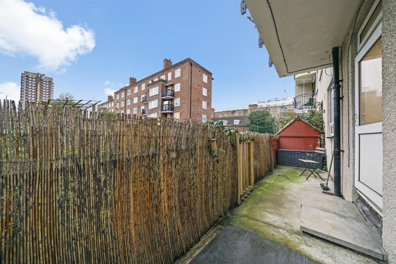 Flat Ellen Street in Greater London