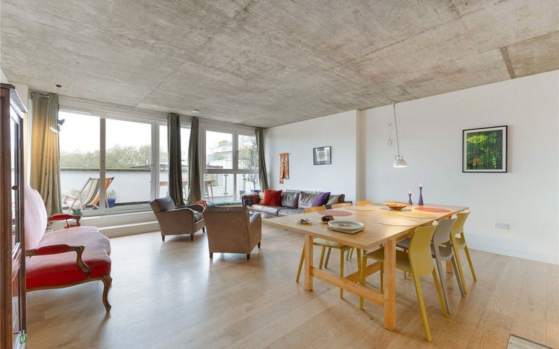 Room Point Pleasant in Greater London