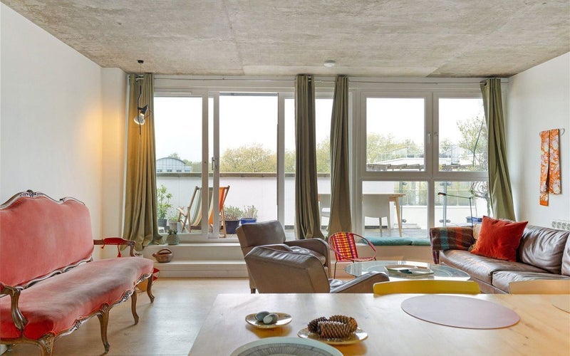 Room Point Pleasant in Greater London