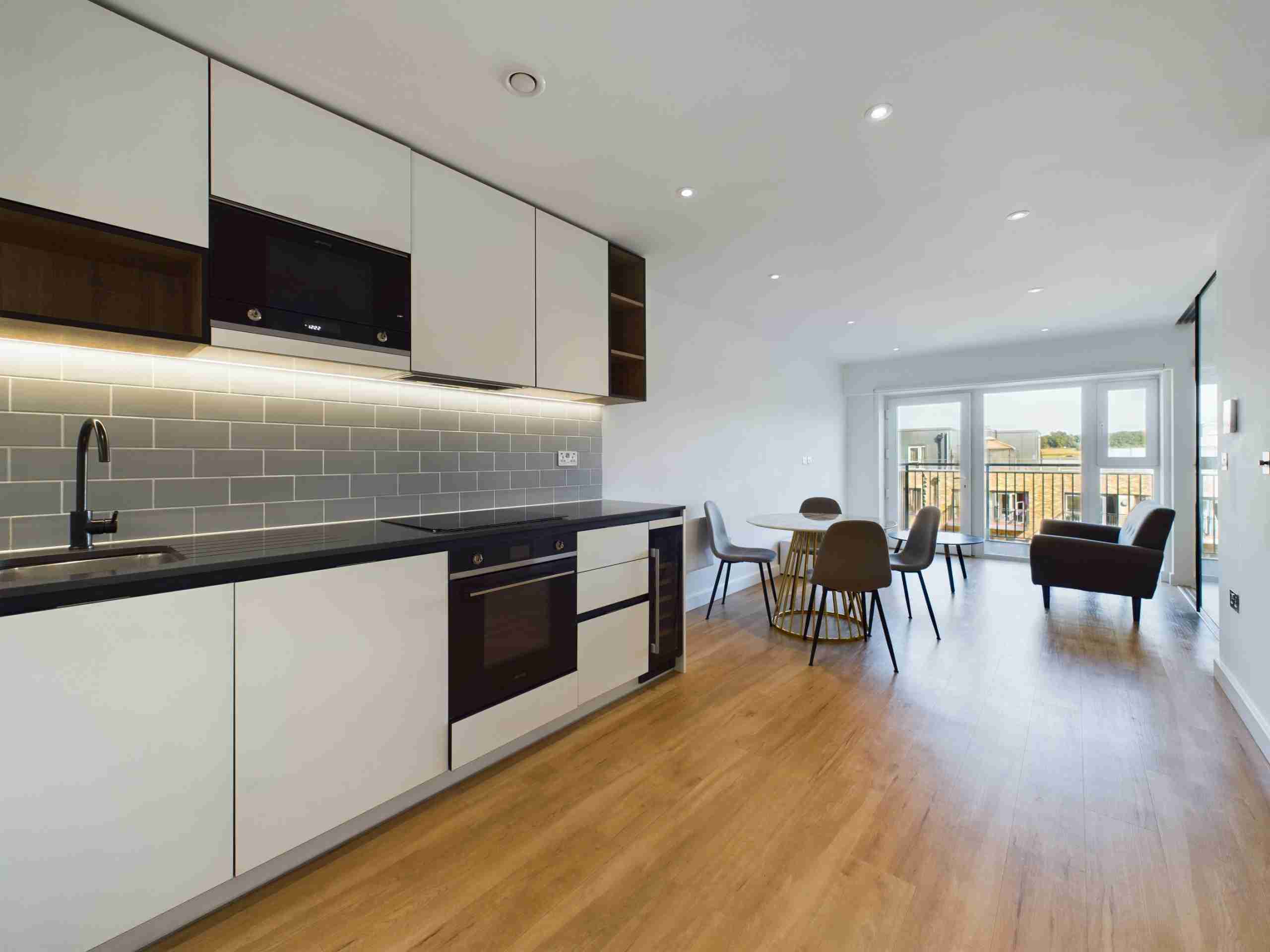 Flat Commander Avenue in Greater London
