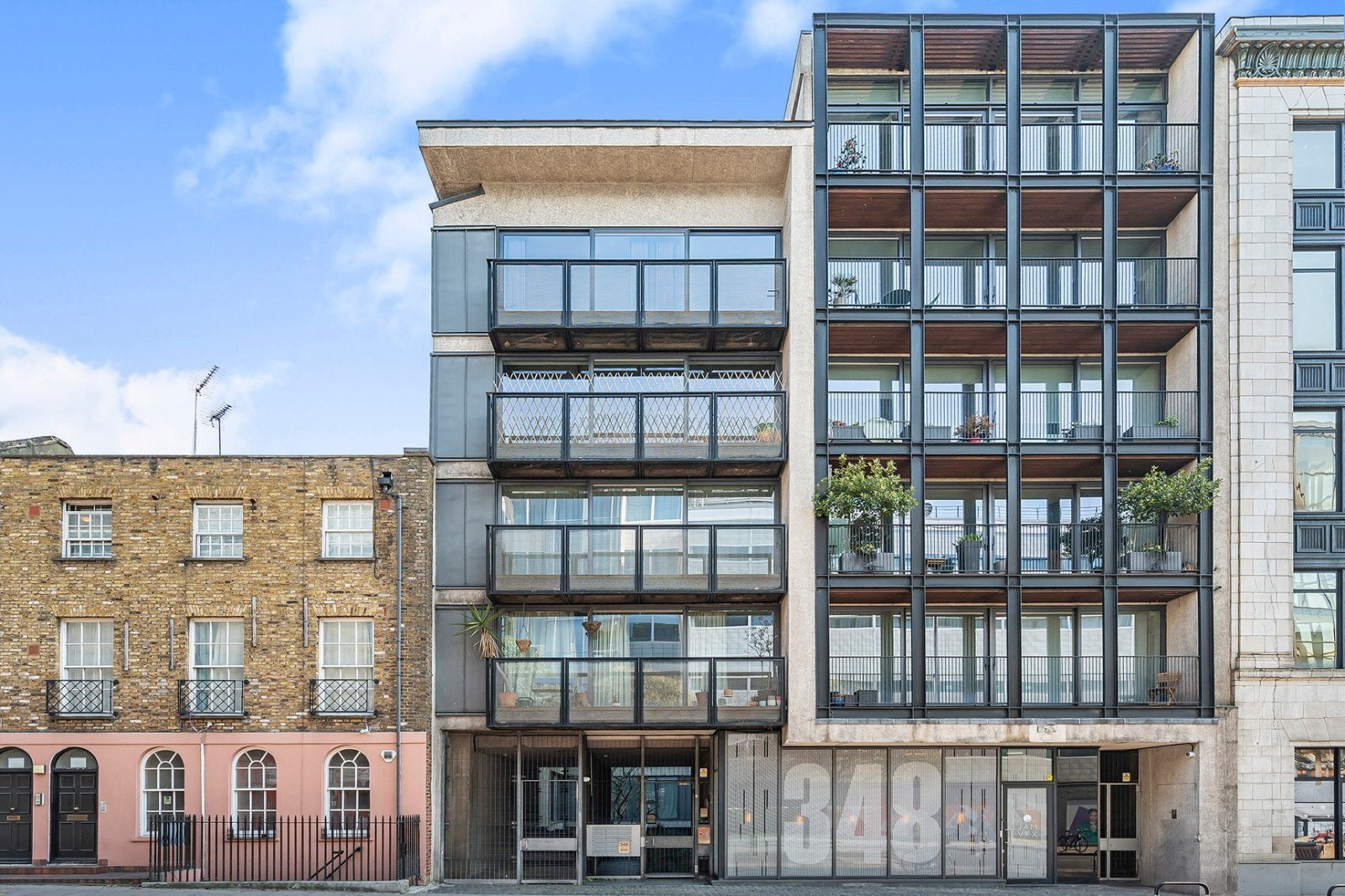 Flat Goswell Road in Greater London