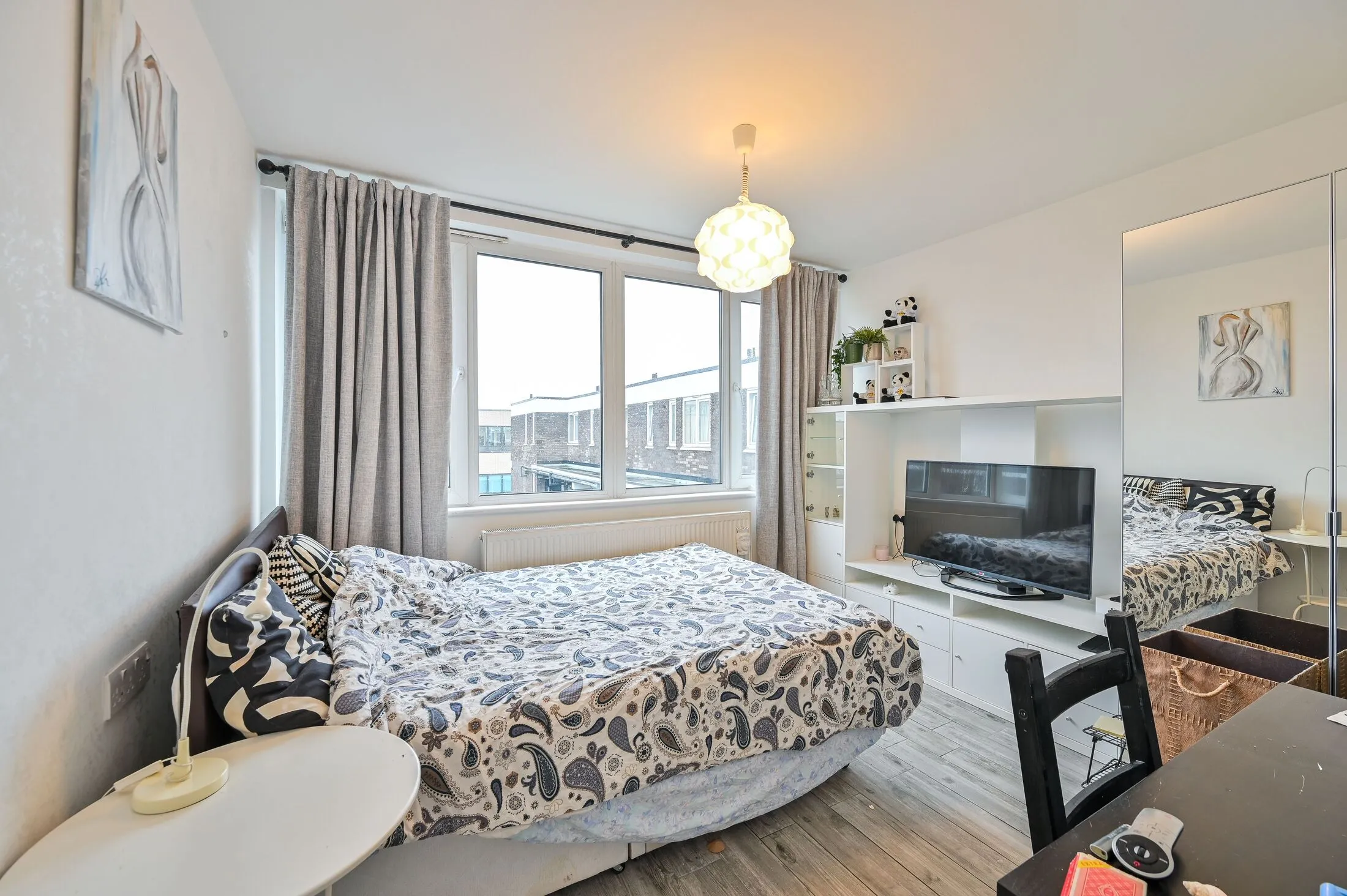 Flat Kinglake Street in Greater London
