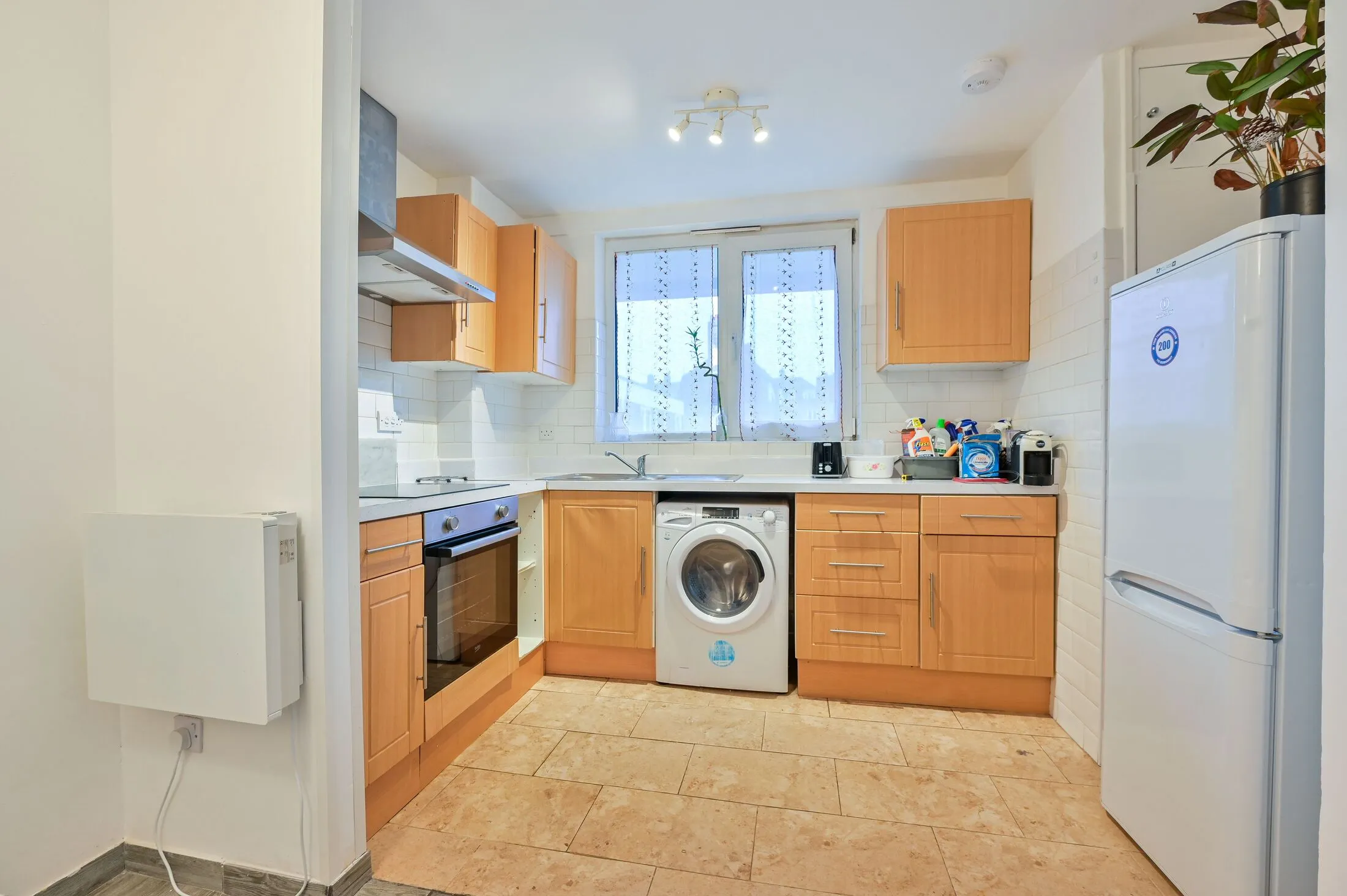 Flat Kinglake Street in Greater London