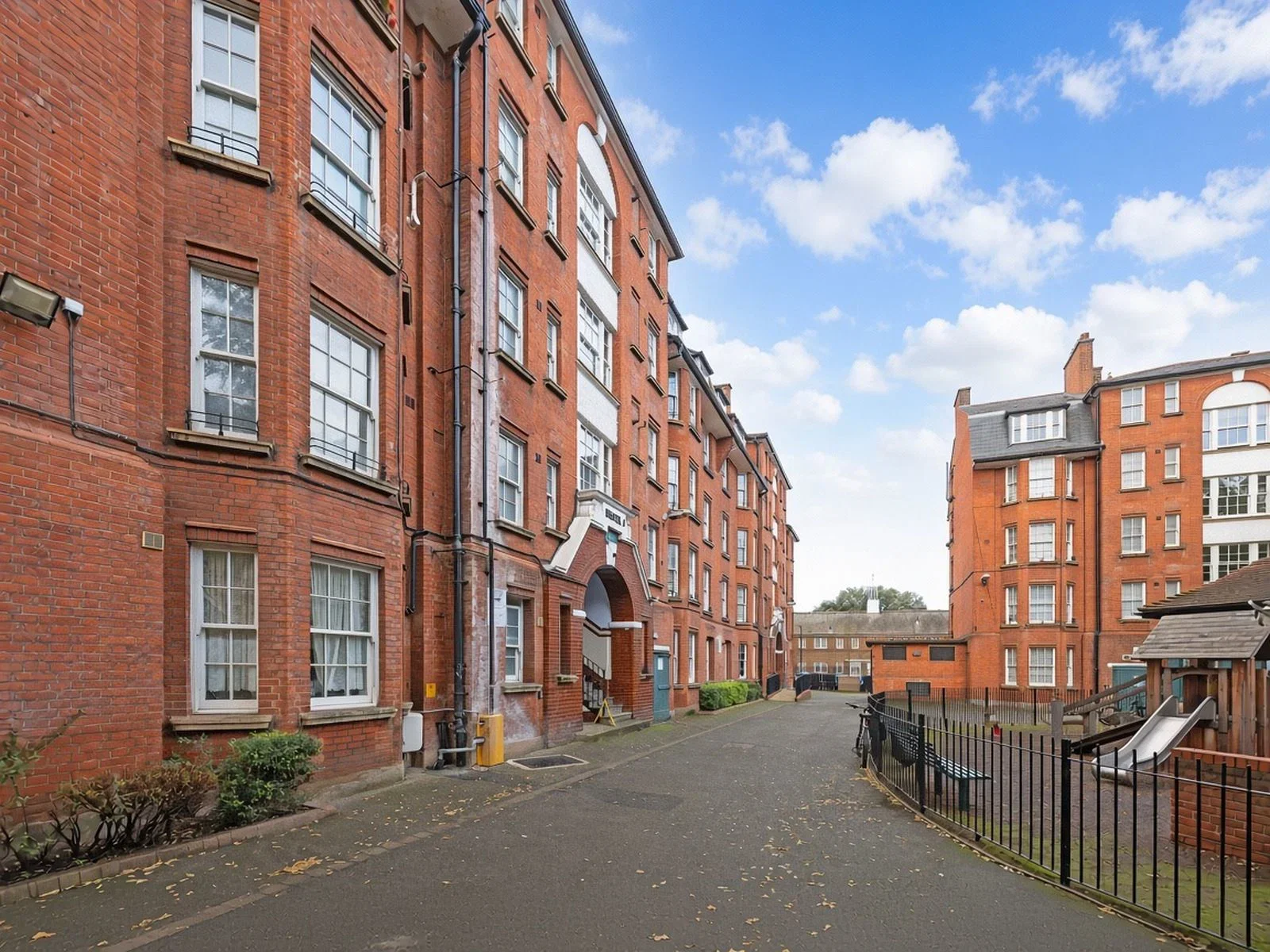Flat Rodney Road in Greater London