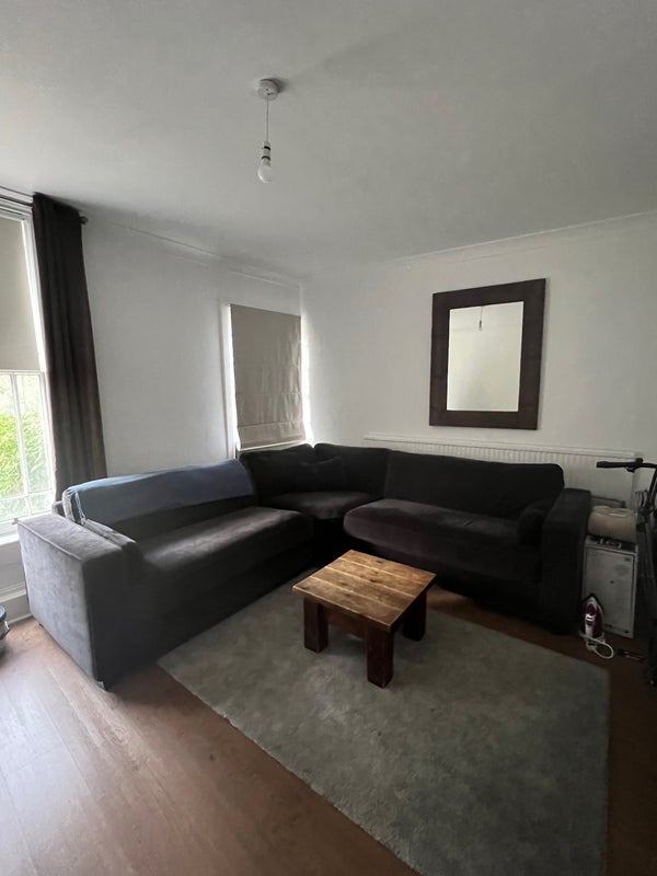 Flat Grosvenor Park in Greater London