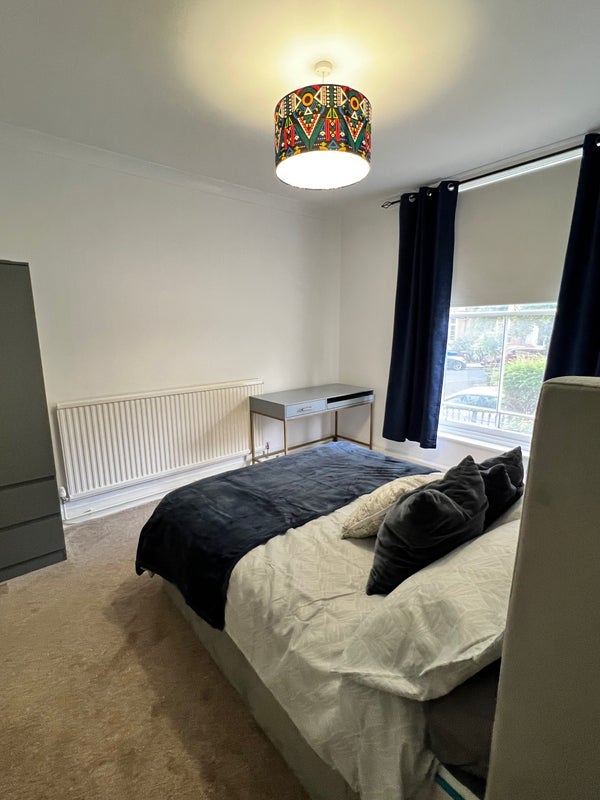 Flat Grosvenor Park in Greater London