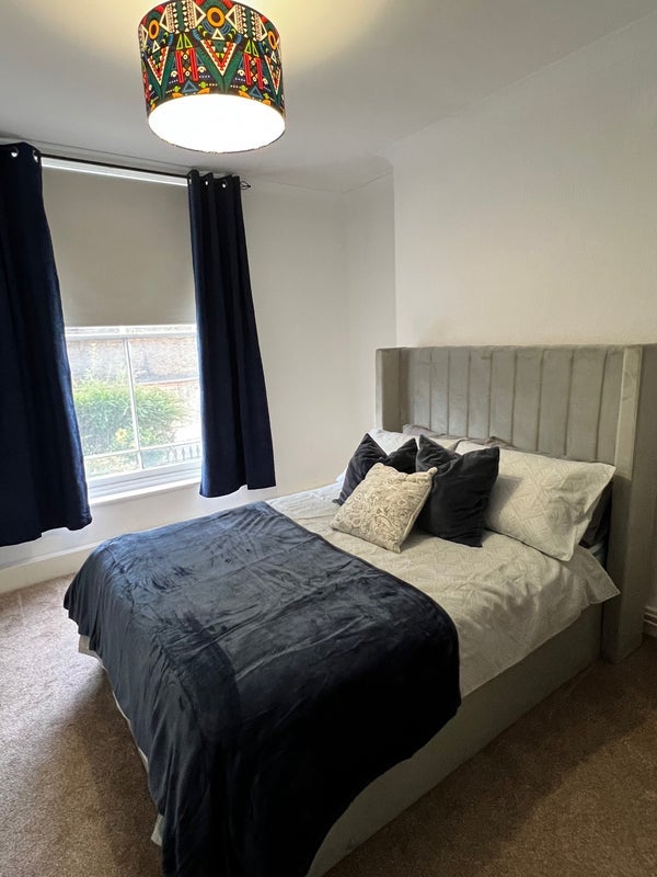 Flat Grosvenor Park in Greater London