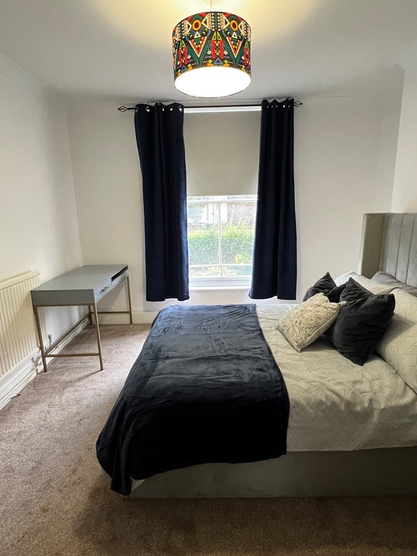 Flat Grosvenor Park in Greater London