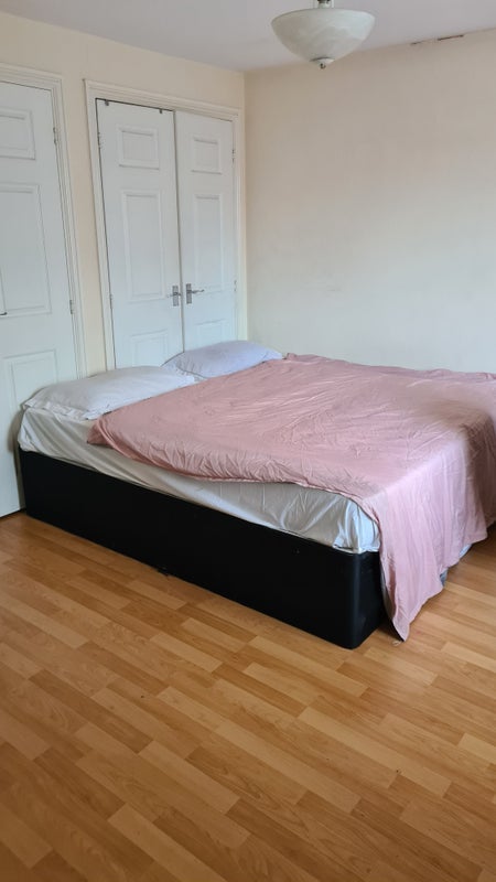 Room Cherry Avenue in Manchester