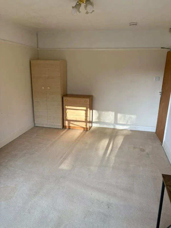 Room Vista Way in Greater London
