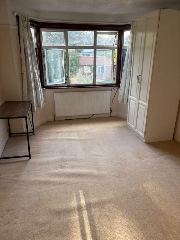 Room Vista Way in Greater London