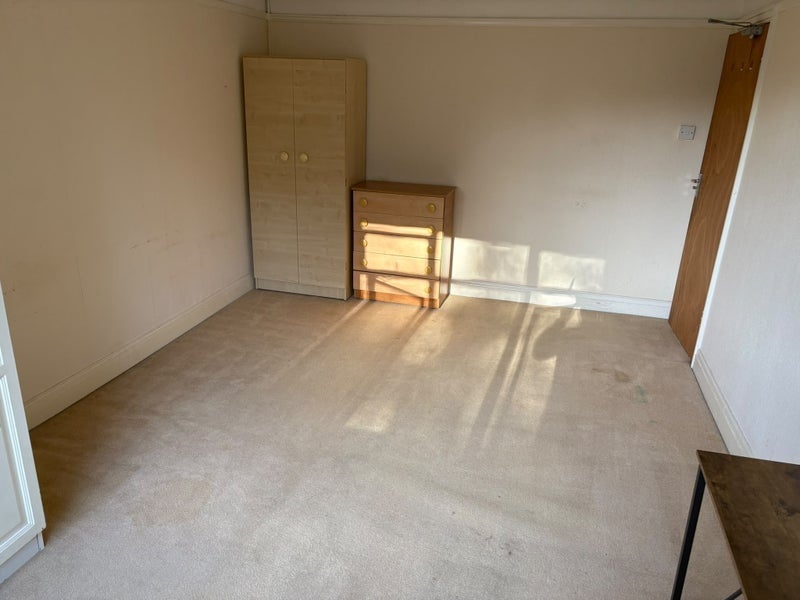 Room Vista Way in Greater London