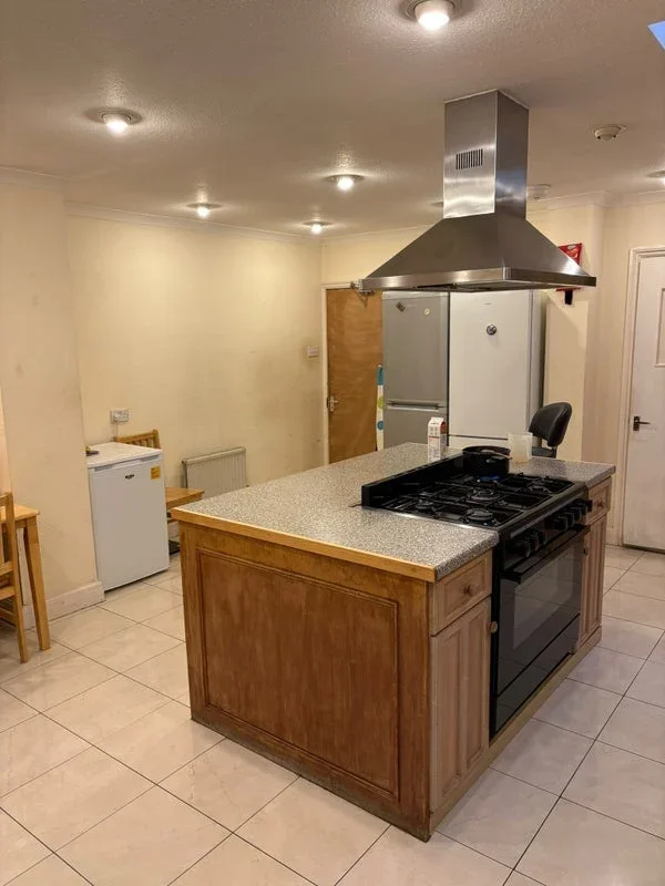 Room Vista Way in Greater London