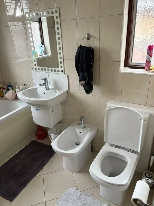 Room Vista Way in Greater London