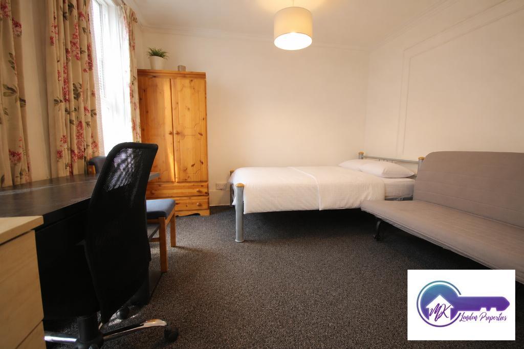 Room Camden Road in Greater London