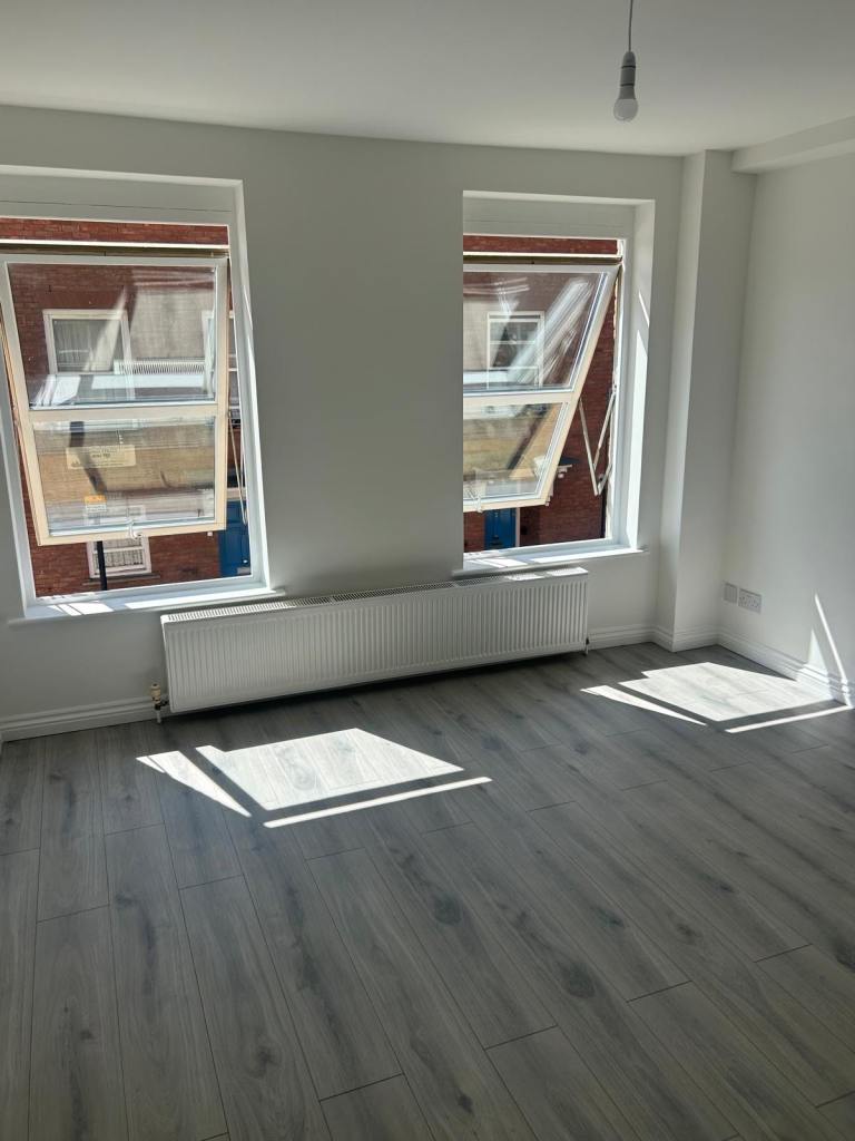 Flat Casson Street in Greater London