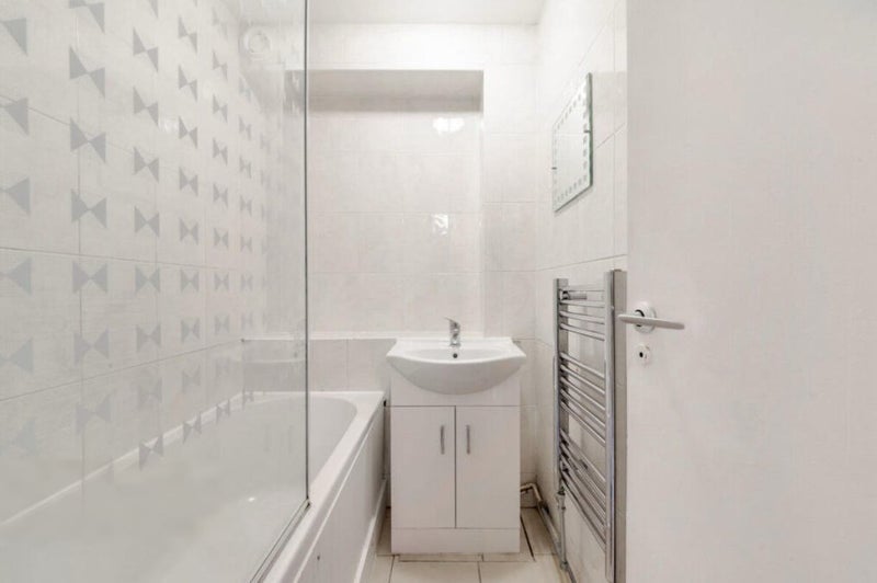 Room White Post Lane in Greater London