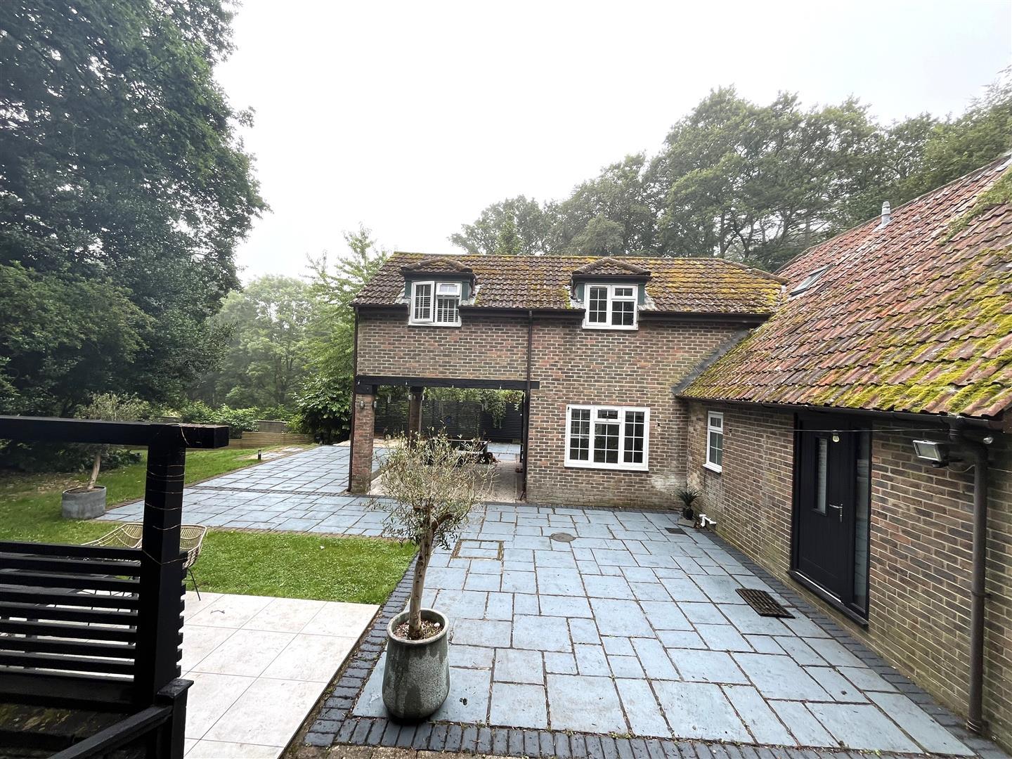 House Redbridge Lane in Crossways