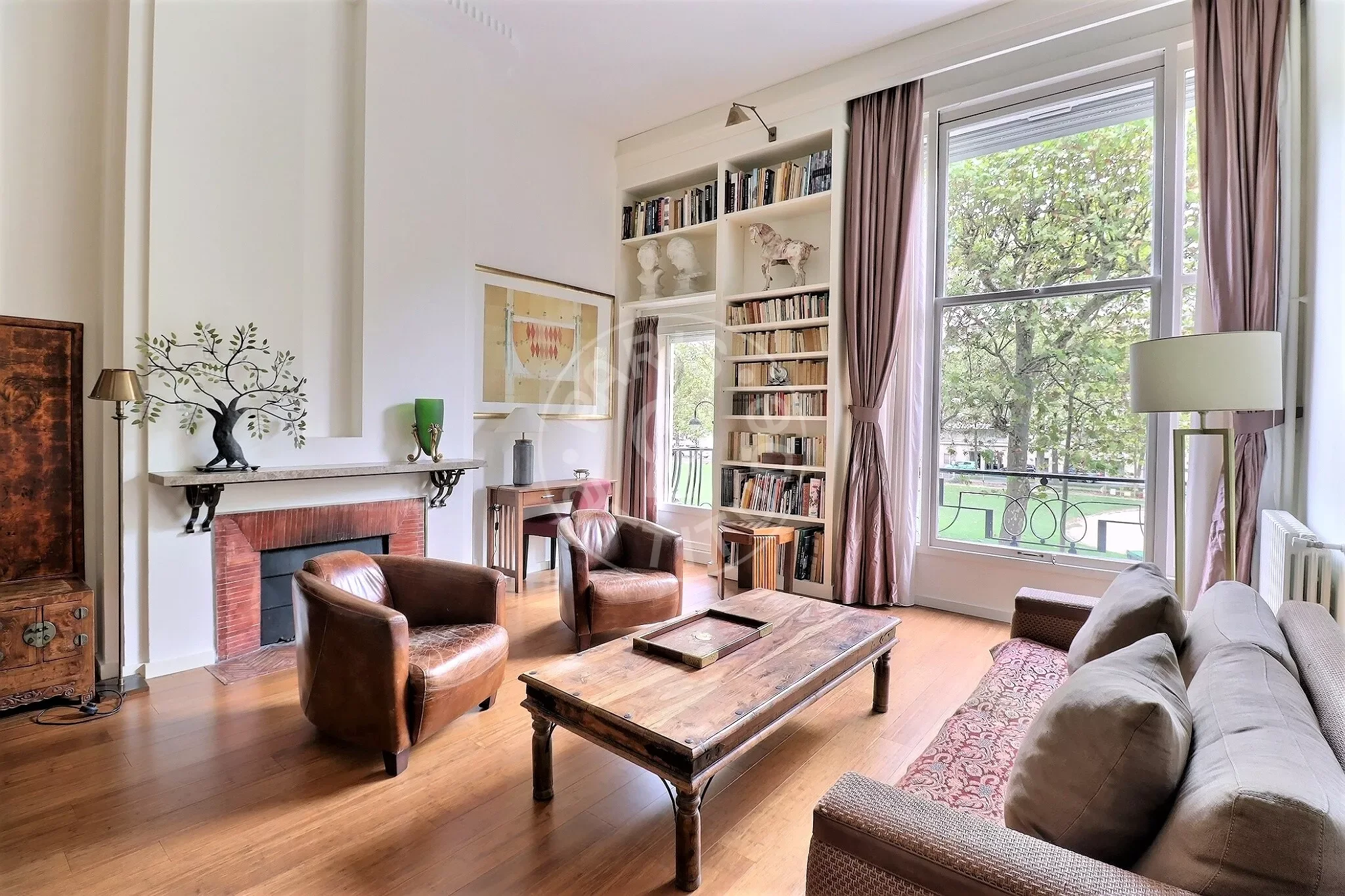 Flat Avenue de Breteuil in Paris