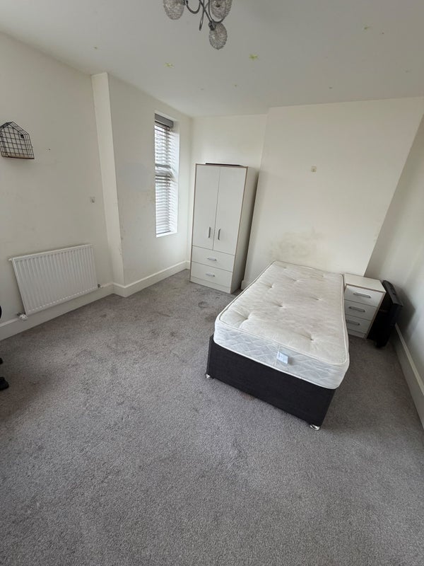 Room High Road in Basildon