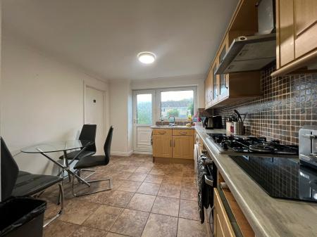 Room Taunton Avenue in Corby