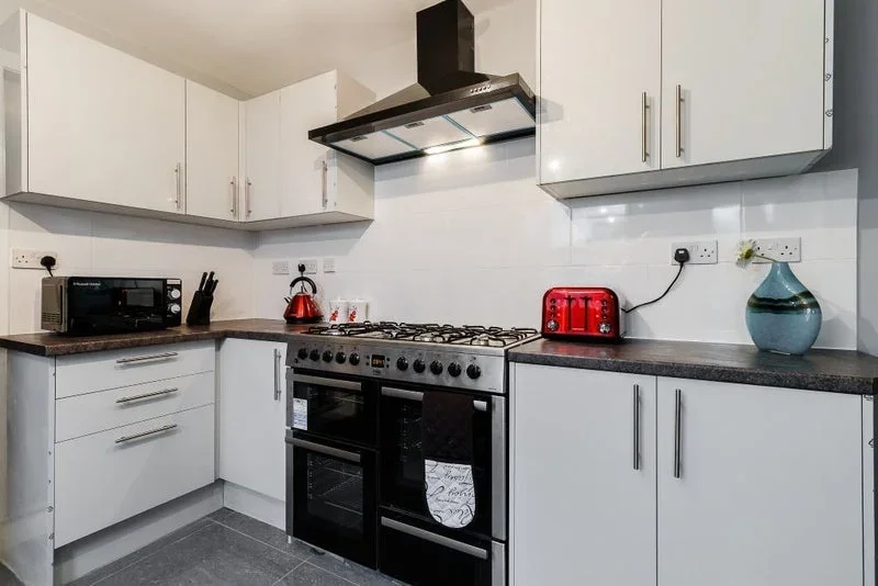 Room Henry Road in Slough