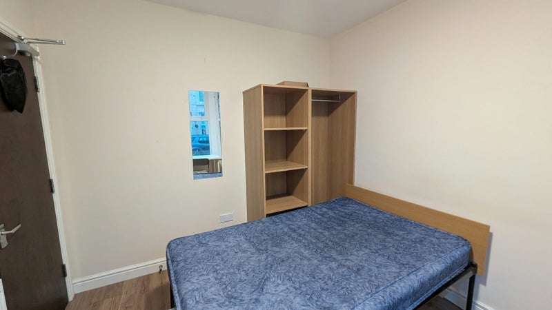 Room Albany Road in Liverpool