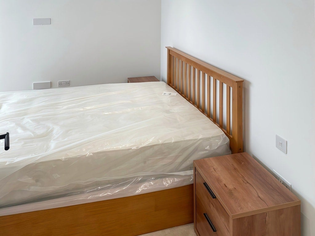 Flat Dingley Road in Greater London
