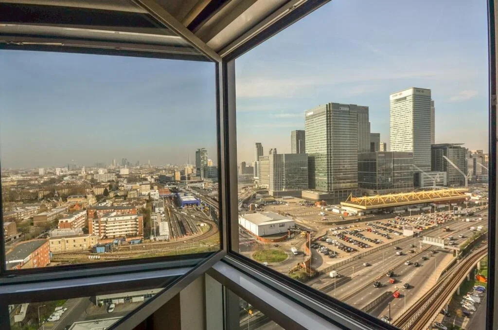 Flat Prestons Road in Greater London