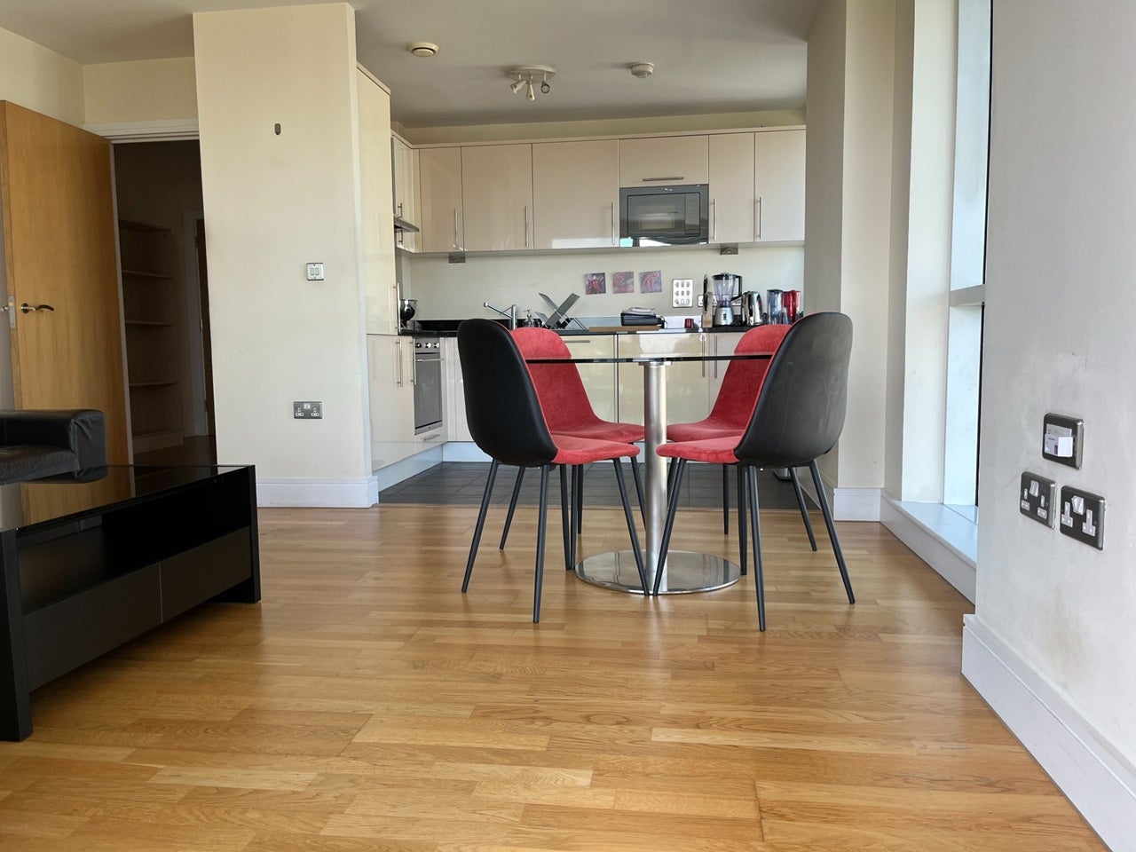Flat Prestons Road in Greater London