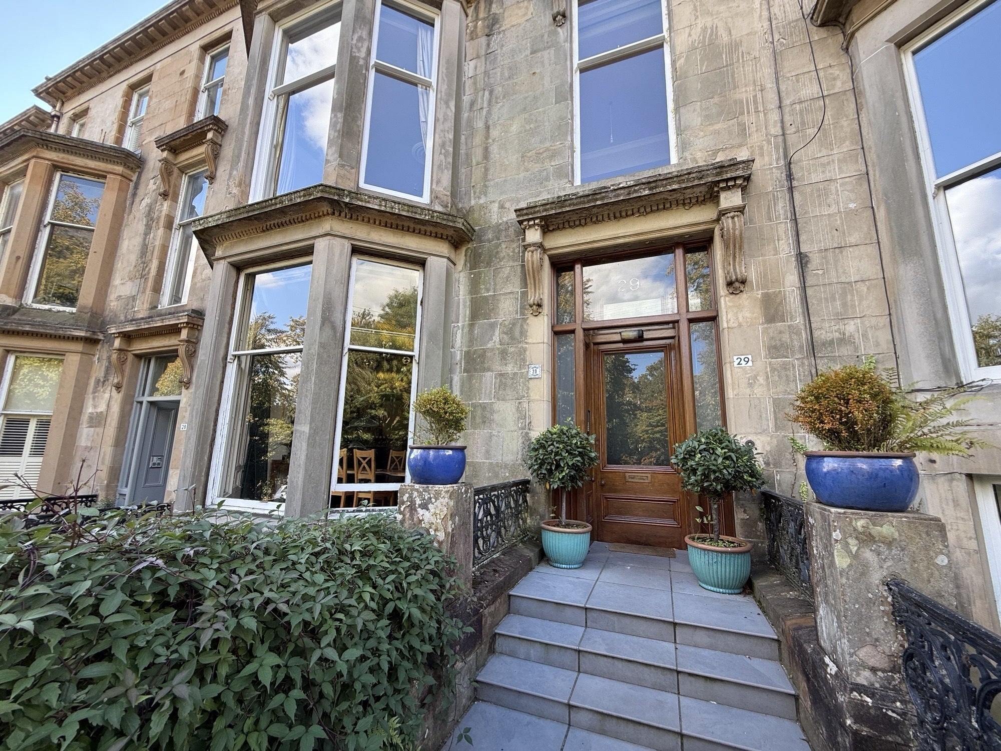 Flat Huntly Gardens in Glasgow