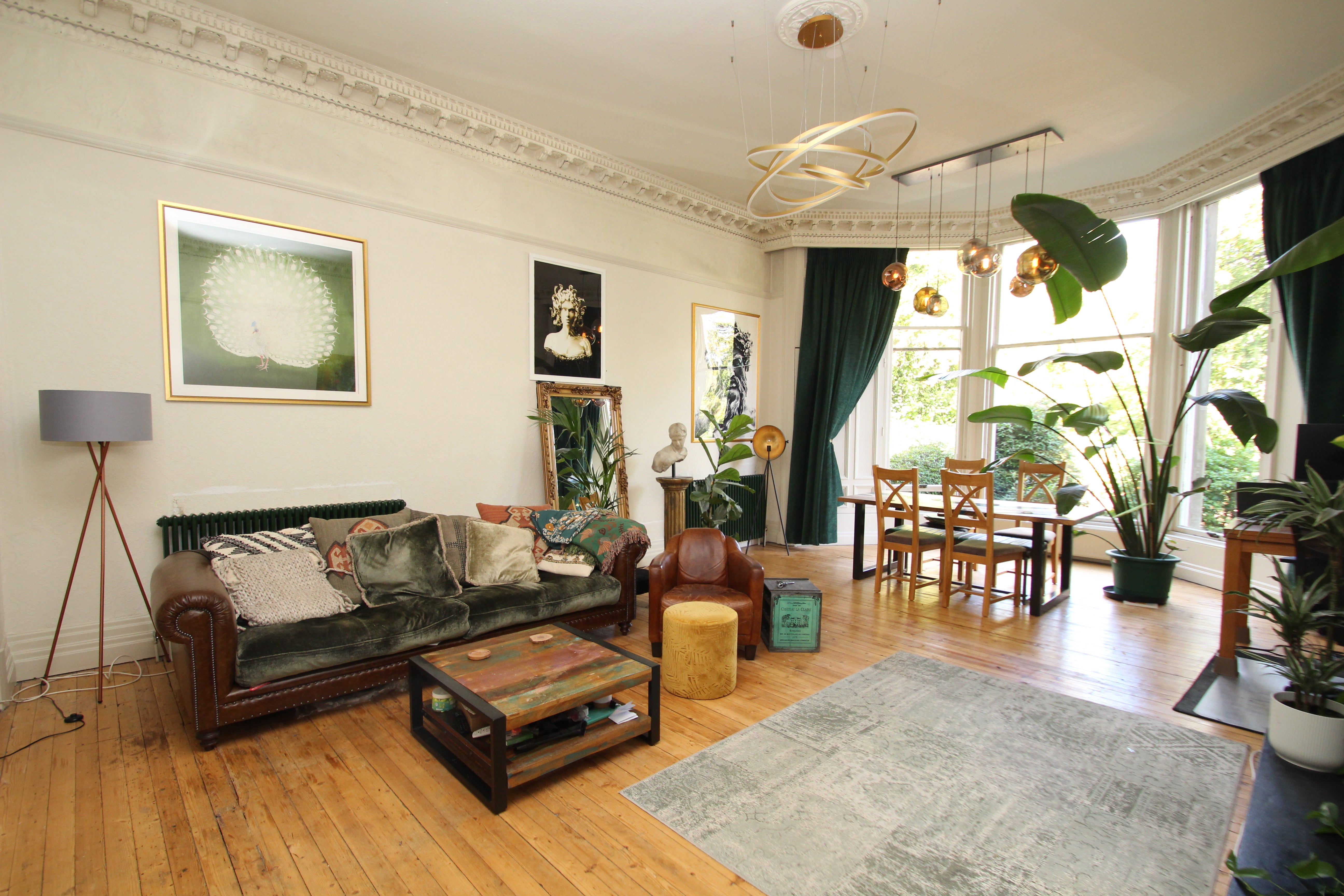 Flat Huntly Gardens in Glasgow