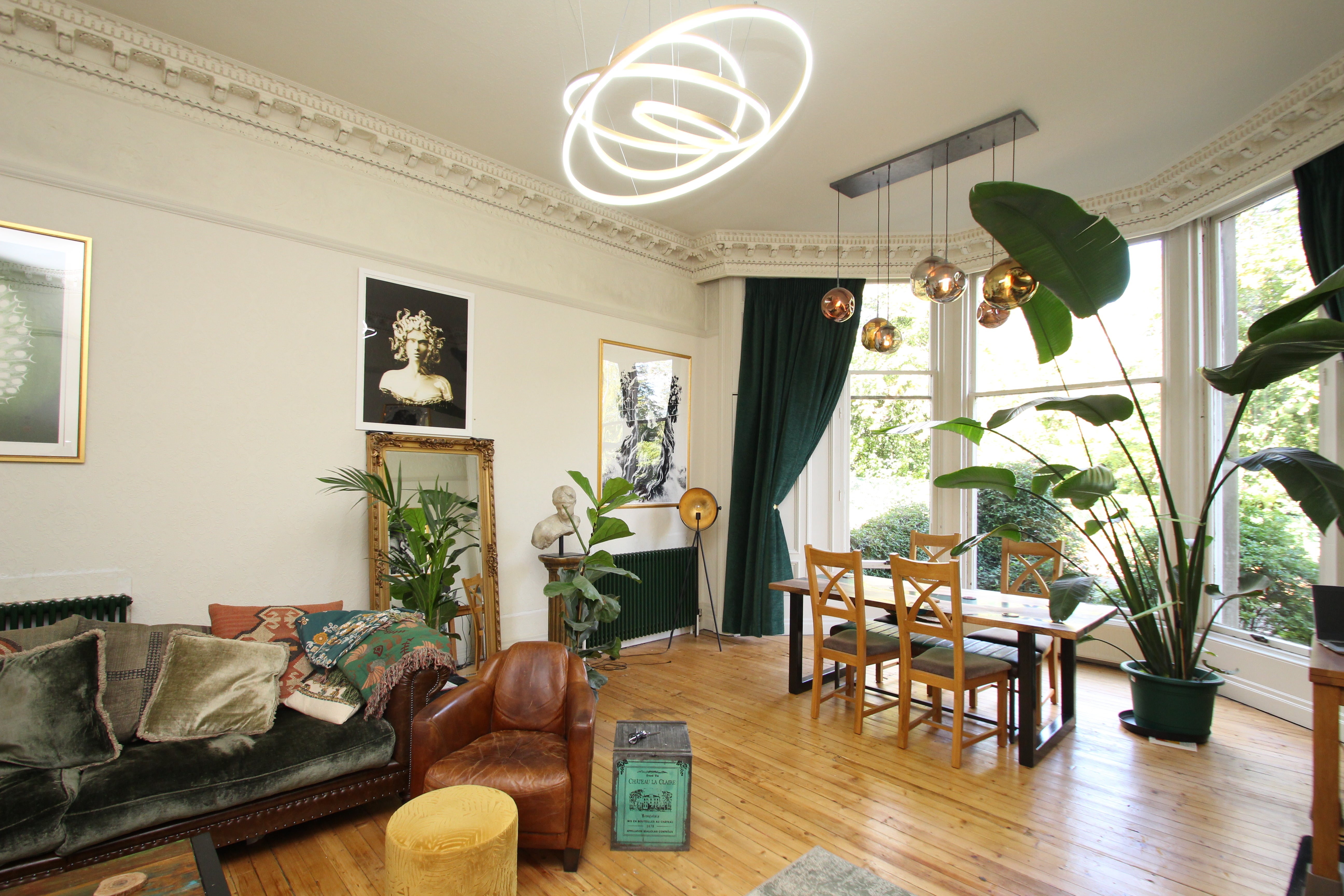 Flat Huntly Gardens in Glasgow