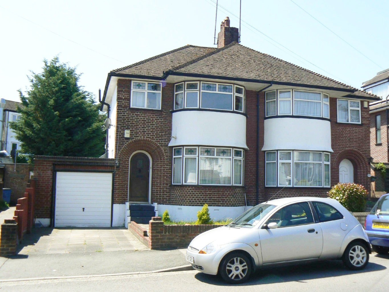 House Oakleigh Gardens in Greater London