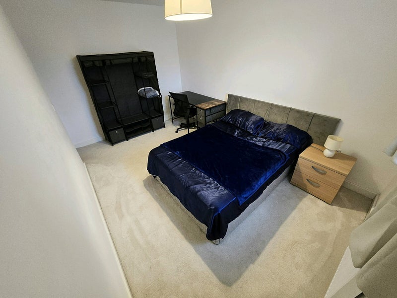 Room Cardwell Road in Leeds