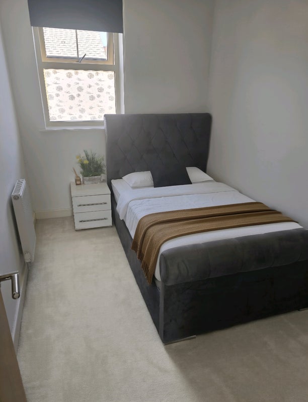 Room Cardwell Road in Leeds