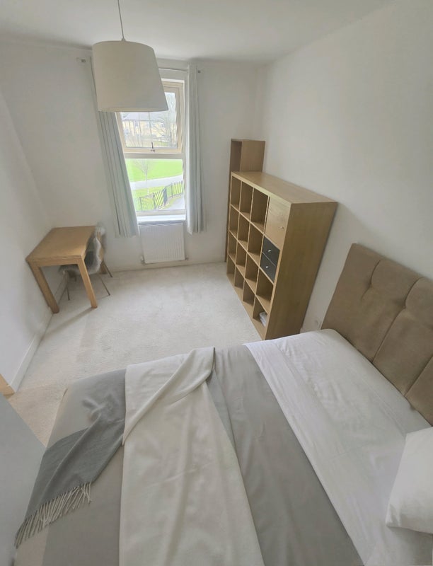 Room Cardwell Road in Leeds